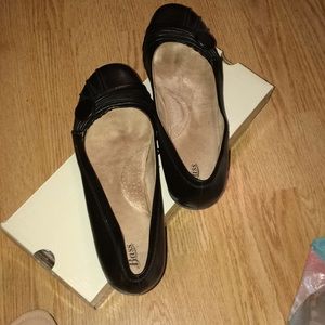 NWT womens brown cushioned flats